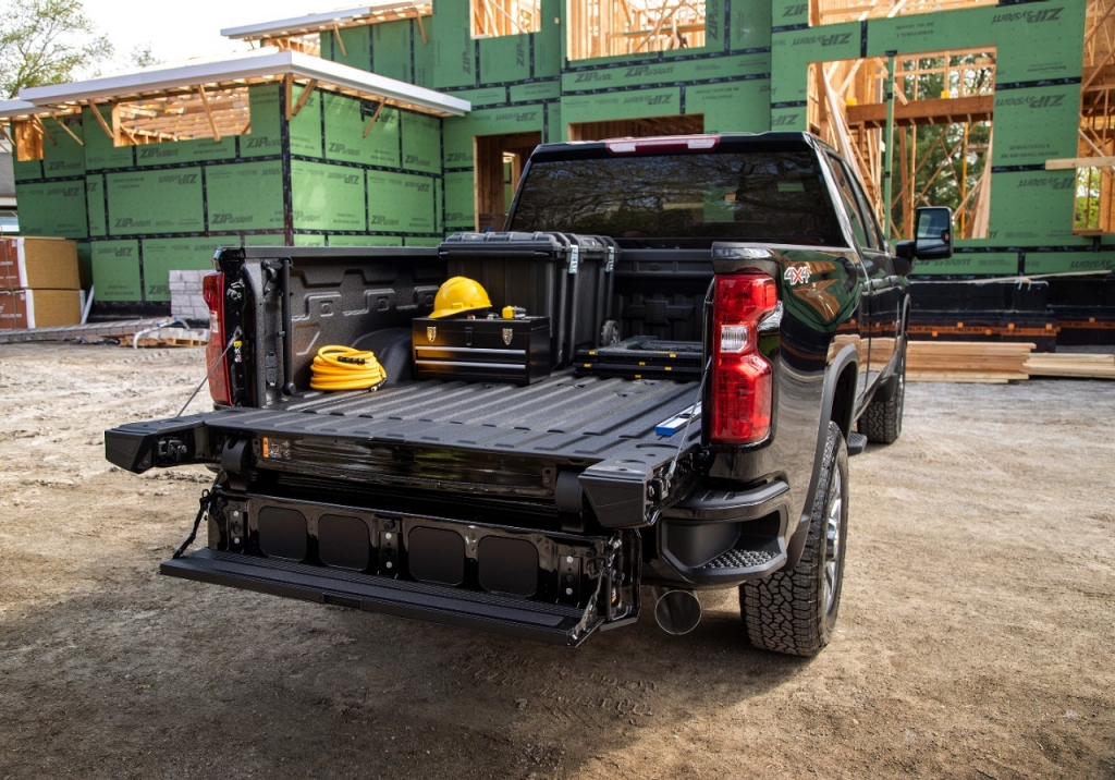 2022 Chevrolet Silverado HD Offers Multi-Flex Tailgate